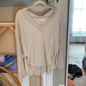 UO v neck cream sweater